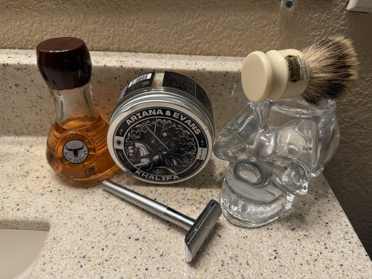kenkirkup's tweet photo. Ariana & Evan’s Khalifa Soap, Bevel DE Razor, Avon Wild Country Aftershave & Simpson Chubby 1 Brush… Video coming soon to YouTube.
#kensurfs #wetshaving #wetshave #shaving #shave #fatip #aegrooming #bevel #getbevel #avon https://t.co/0yVgSpmwKC