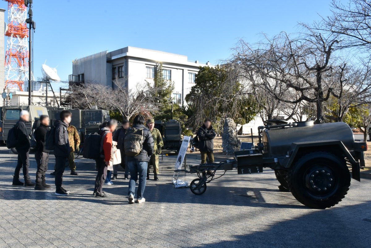 【#南海レスキュー2024】
#中部方面システム通信群 は、#伊丹駐屯地 において、自治体、同志国、募集対象者等に対し、#野外通信システム、#野外炊具 １号、#水タンクトレーラ の展示説明を実施しました。
#陸上自衛隊 #中部方面隊 #災害派遣 #自衛官 #南海トラフ地震 #南海レスキュー