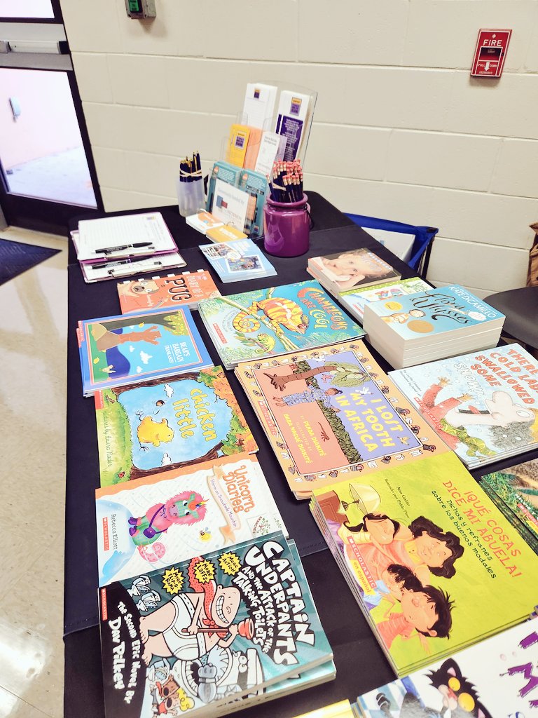 karangotpf's tweet photo. STEM and Math Night at Ballard Elementary was a success! Lots of connecting and sharing about @SuncoastCGLR , #RemakeLearningDays and #ThisBookIsCool!

@ThePattersonFdn https://t.co/xm2IcKgIXy