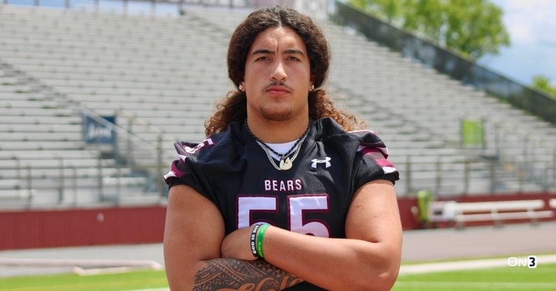 Tiki Hola cut his list to Notre Dame, Oregon, SMU, Texas and USC. The 2026 four-star DL has one school on top as he pushes to make his decision. 

The latest: on3.com/news/2026-4-st… (On3+)