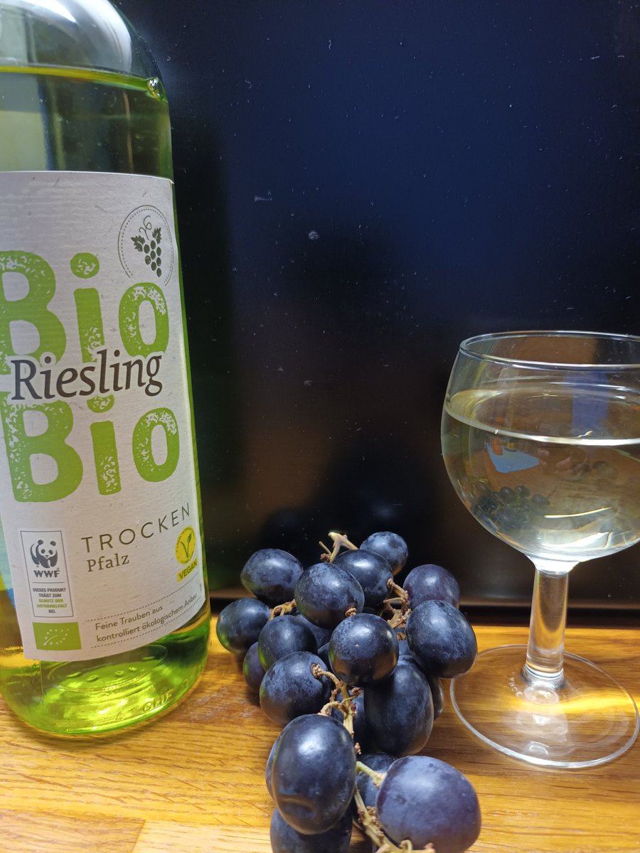 kristallnaach's tweet photo. Heute 🧹 in der 🧙♀️#Hexenküche
#Weintag 🍷 😋 🐟 🍇 #Fischtag
#frischgekocht #selbstgemacht &
lecker🍷#Riesling #Wein 🍇 #Prost
Danke Frau Mama 🖤 Du kannst
🕯mich immer noch motivieren 😘 https://t.co/Vw33E55BvZ