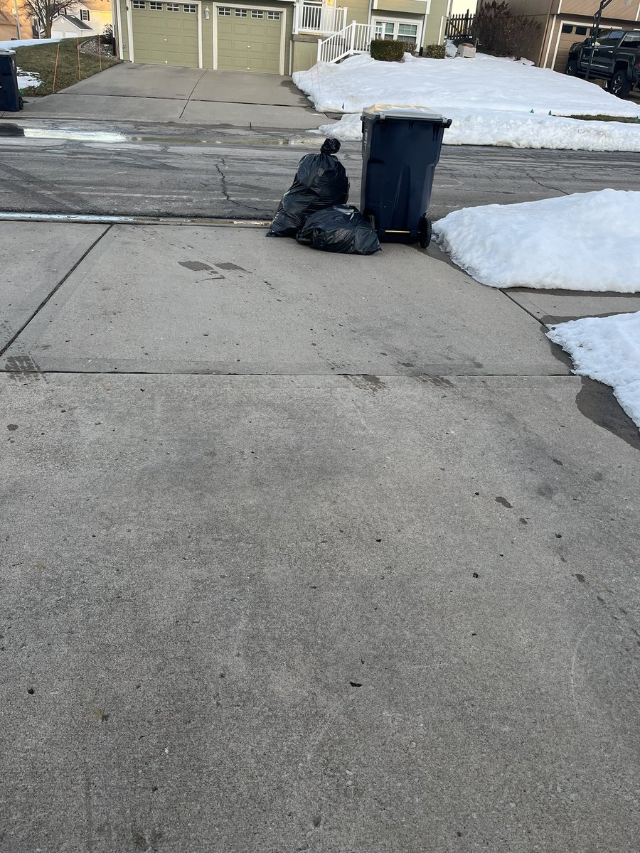 Really <a href="/KCMO311/">KCMO 311</a>. 2 days in a row missed. And missed last week.