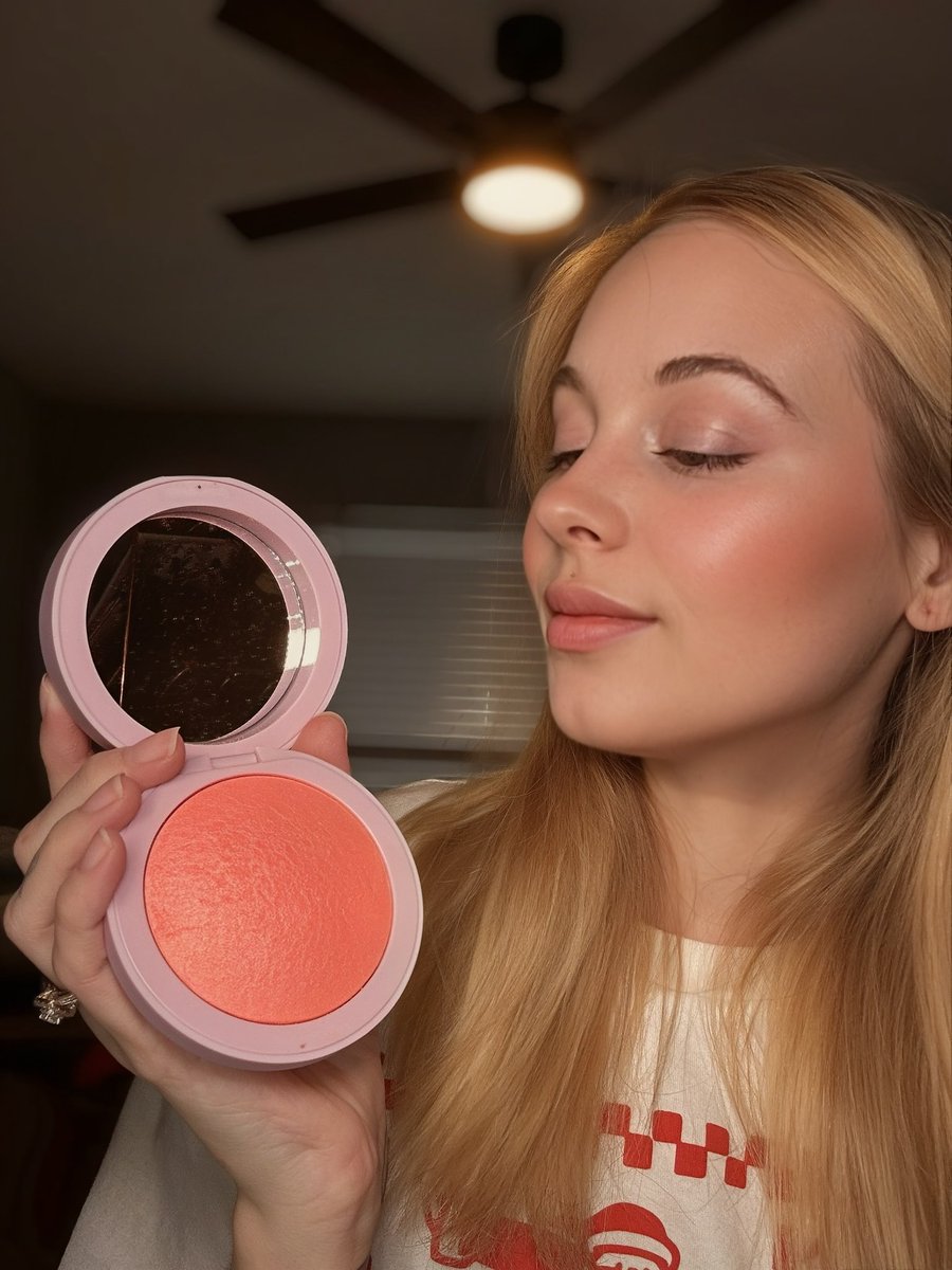UGCchick's tweet photo. Loving how this blush gives me such a beautiful glow!

You can find my email in my bio

#ugc #ugccommunity #ugccreators #UGCneeded https://t.co/BNHbwIGbZb