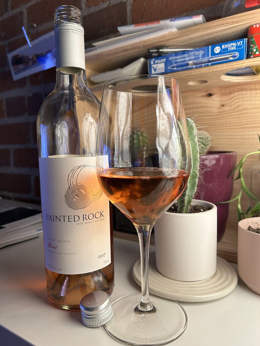 SteveKubota's tweet image. Received a few free bottles of #Wine so we popped two of them. 😎🍷🍇💜🍜#kubbyloveswine #bcwine #okanaganwine #kubbywine #ramen #porkbelly #yum #yummy