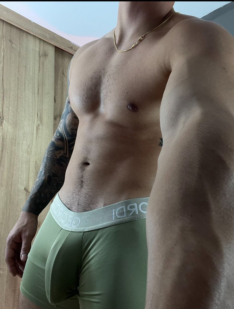 D E S M O N D tweet media