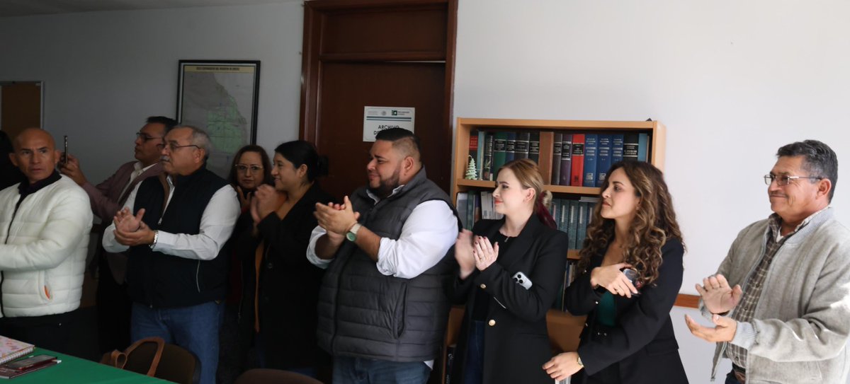 De gira de trabajo por #Coahuila, la Secretaria General, Carmina Enciso Sánchez, tomó protesta a la Mtra. Brenda Karina Vélez Zurita como nueva titular de la Oficina de Representación de la PA.

Vélez Zurita asumió el compromiso de ser una representante de territorio, no de