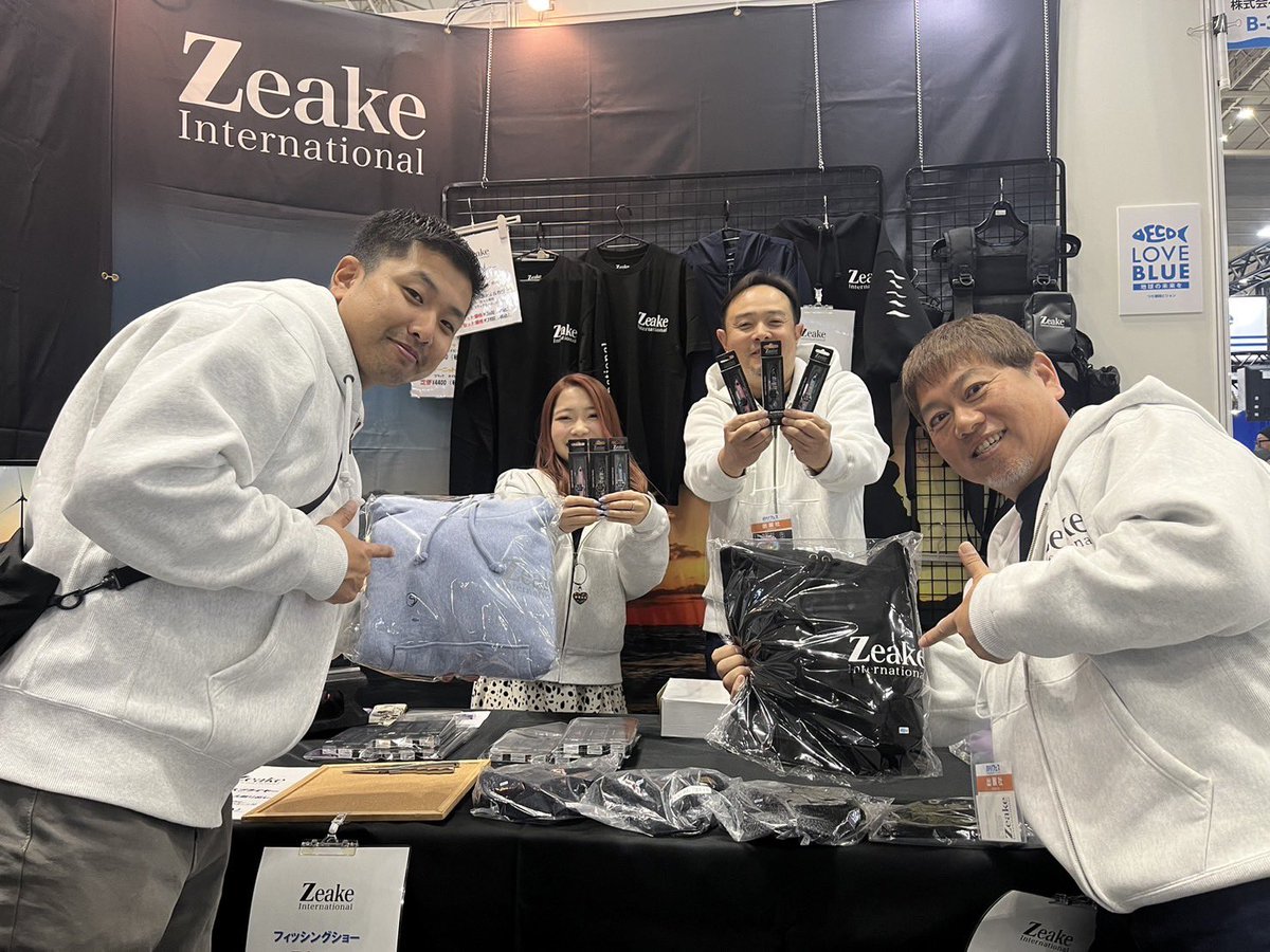 Zeake2017's tweet photo. 2025年釣りフェスタスタート🎣💨
皆様のお越しをお待ちしてまーす♪👋
#zeake
#釣りフェス
#釣りフェスタ
#パシフィコ横浜 https://t.co/TOM5FWhdoW