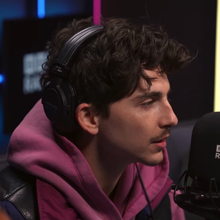 pattincinema's tweet photo. babe wake up new timothée side profile that could be placed on top of david by michelangelo just dropped https://t.co/Px1h31ZJRY