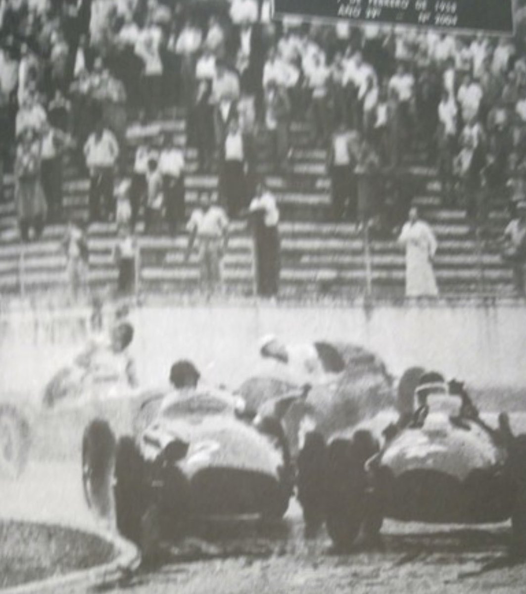 16 de enero de 1955, Jesús Ricardo Iglesias, un auténtico campeón de Pergamino, corrió por primera vez en la Fórmula 1 en el GP de Buenos Aires. Pese a no finalizar en el podio, su valentía y pasión dejaron huella. ¡Un verdadero ícono del automovilismo argentino!