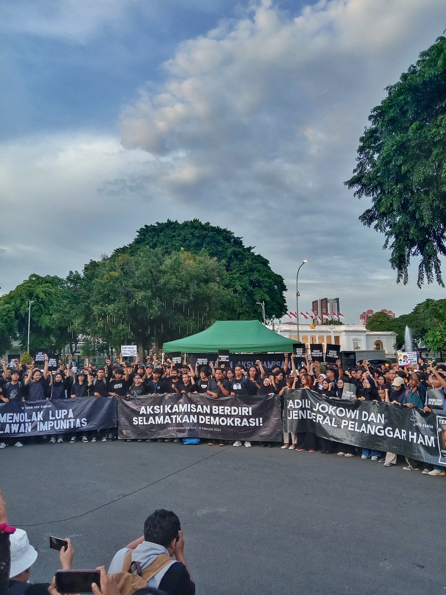 agterplasss's tweet image. 18 Tahun Aksi Kamisan!!