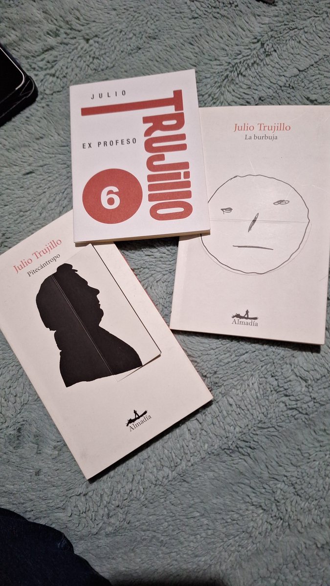 Claudia Guerrero (@clausgr) on Twitter photo algunos de los libros de Julio Trujillo alias <a href="/amadonegro/">Julio Trujillo</a> que tengo
yo lo leía desde hace muchos años algunos de los libros de Julio Trujillo alias <a href="/amadonegro/">Julio Trujillo</a> que tengo
yo lo leía desde hace muchos años