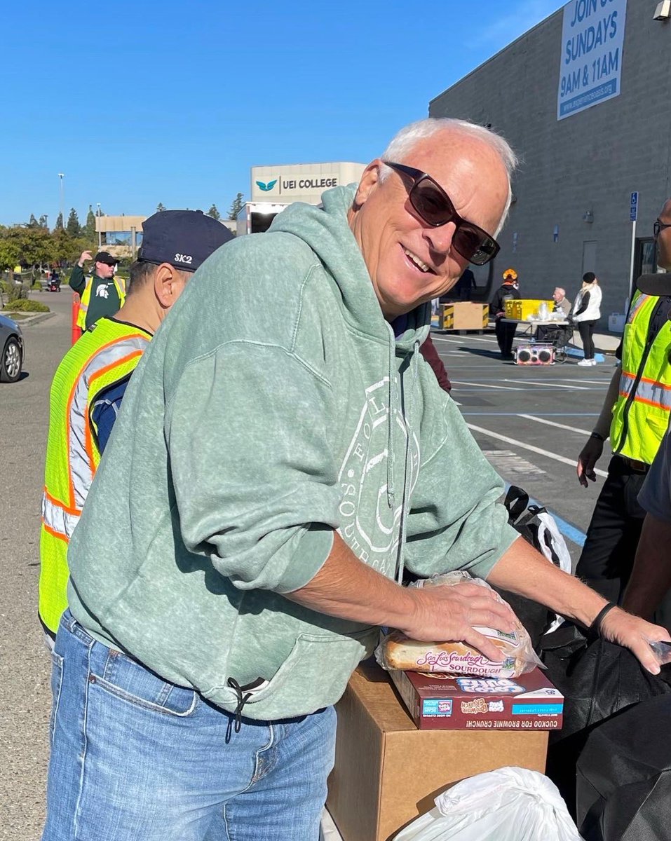 Distributing food at the Oasis Church.