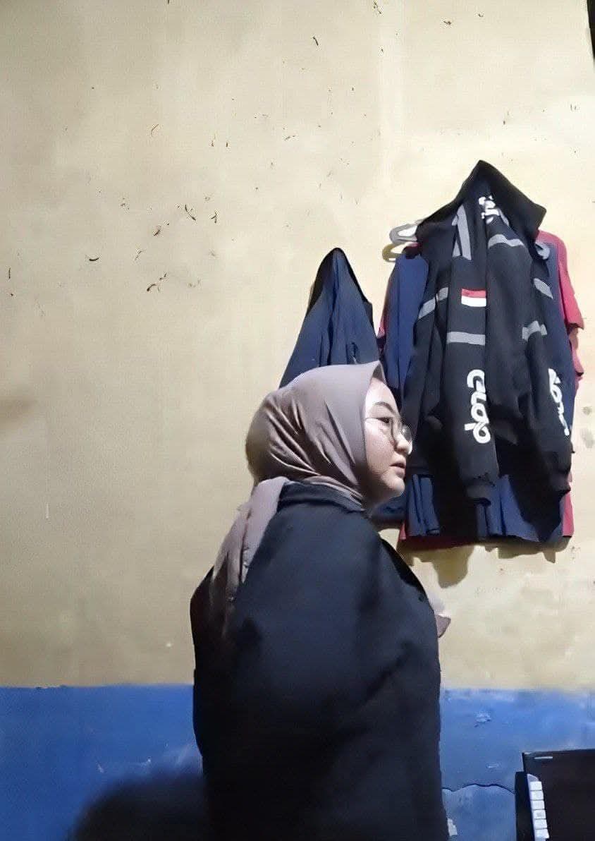 Krisna_Samudra's tweet photo. @livyyrenata Sekalian pake jaket ojek (grab) nggk? https://t.co/U5RRHdfBHR