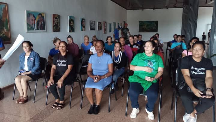 YadeDelaCruzFdz's tweet photo. Fructíferos intercambios se sostuvieron con representantes de base de la #FMCMoa en los consejo populares Caribe y Moa Centro; en el mismo participaron Yiganis Cruz, Secretaria del PCC, Yudith Ferreiro Fuentes, Directora del Centro de Estudios de la Mujer. #PCCMoaTrabajaYEnaltece https://t.co/kGMOs9AXRT