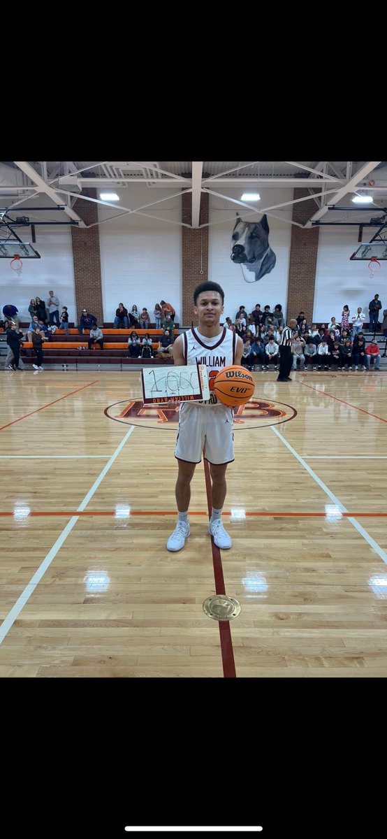 isaiahboard12's tweet photo. Blessed to hit 1000 points this past Monday.
While also, hitting the game winning shot!!!
#1kpoints
@Byrd1Sports @BradGreenway19 https://t.co/vPWgCXJAUA