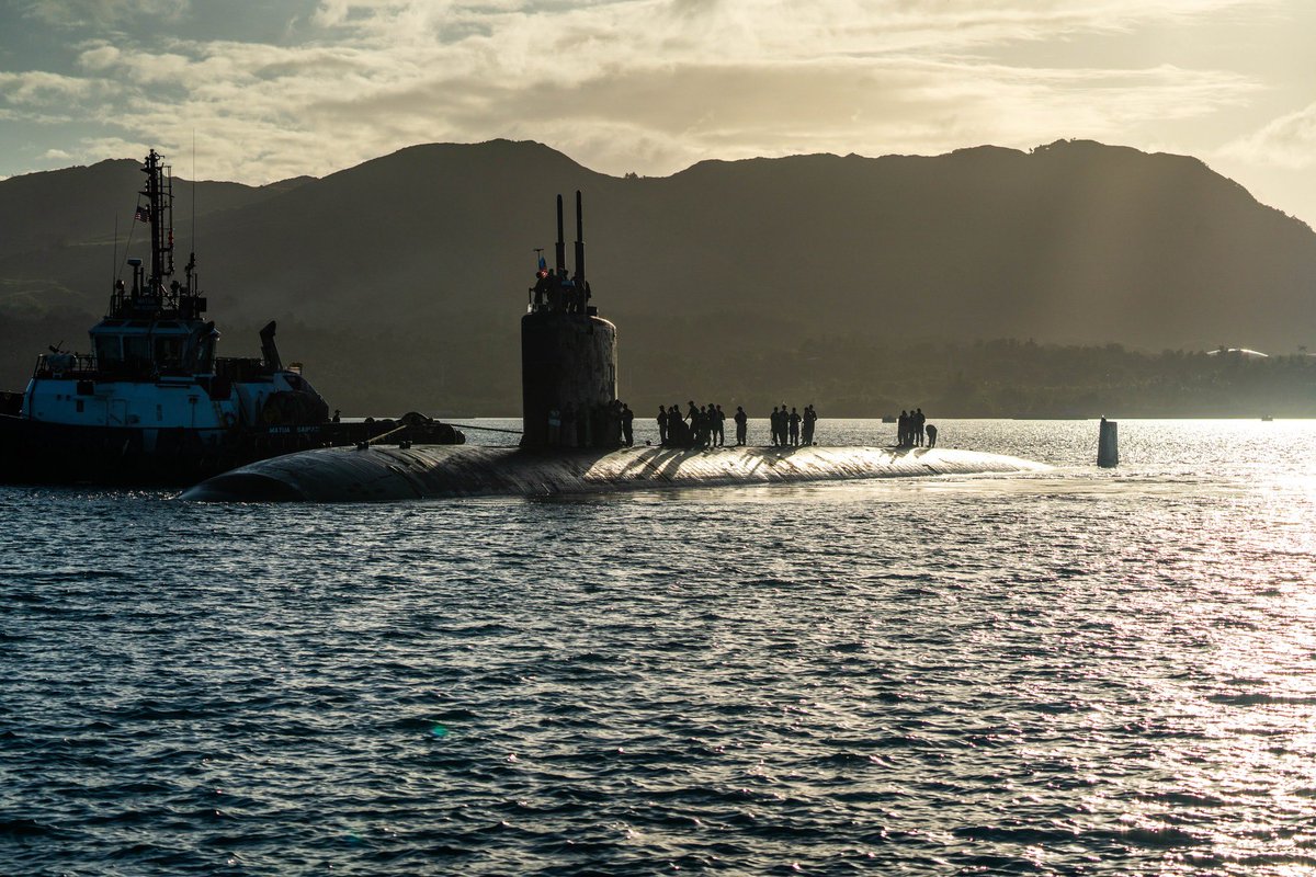 WarshipCam's tweet photo. USS Columbia (SSN 771) Los Angeles-class Flight III 688i (Improved) nuclear attack submarine coming into Guam - January 12, 2025 #usscolumbia #ssn771
SRC: TW-@USPacificFleet https://t.co/1f0YkD8F1N