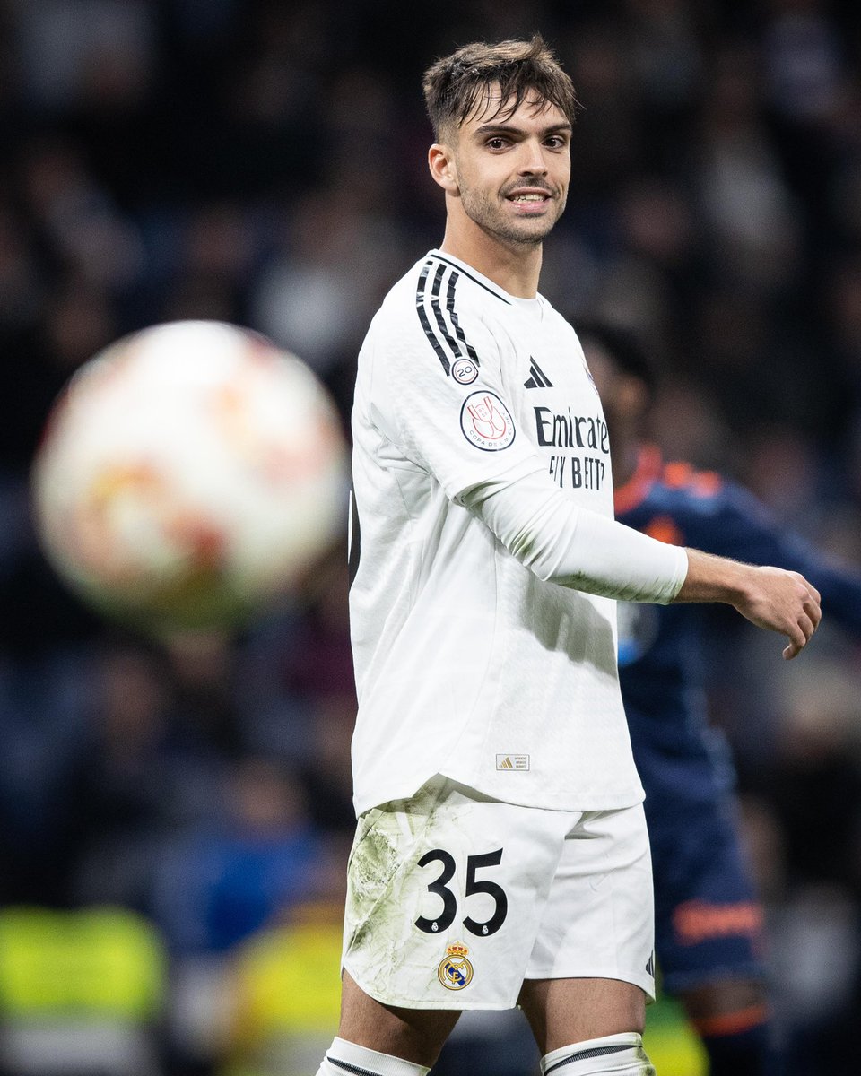 RaulAsencio_17's tweet photo. ¡Noches de Copa emocionantes en el Bernabéu, todos juntos hacia los cuartos de final! #HalaMadrid 🤍 https://t.co/Hz1r8XHPWY