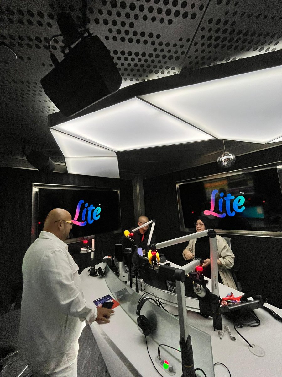 Harith Iskander tweet media