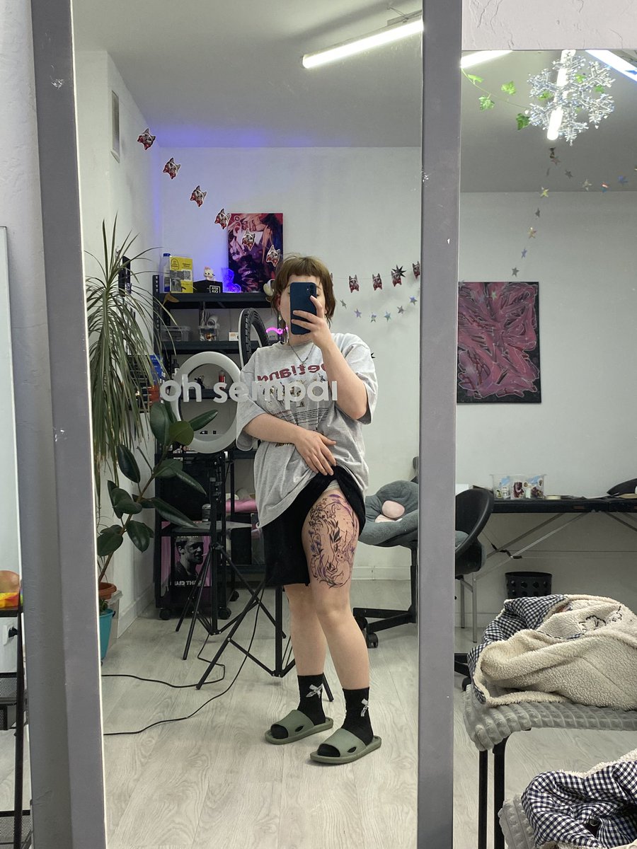 в твиттер только с новостями, так вот я начала бить татуировку со своими котами