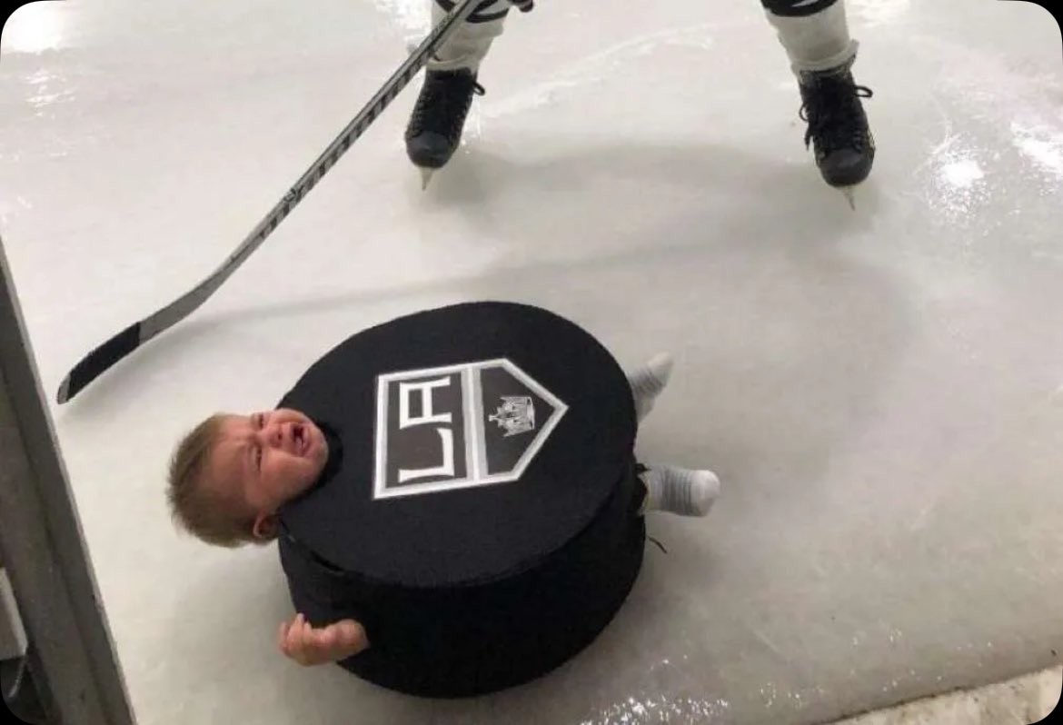 beccanotnicee's tweet photo. me on shrooms (i’m the puck) https://t.co/q5WKaHmdVj