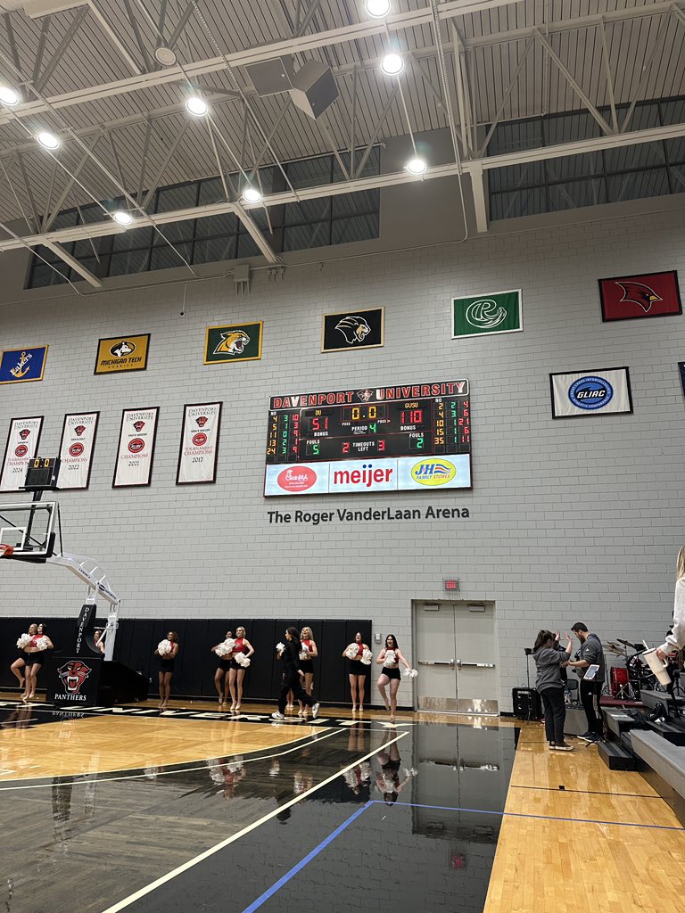 GVSU SPORTS MARKETING tweet media