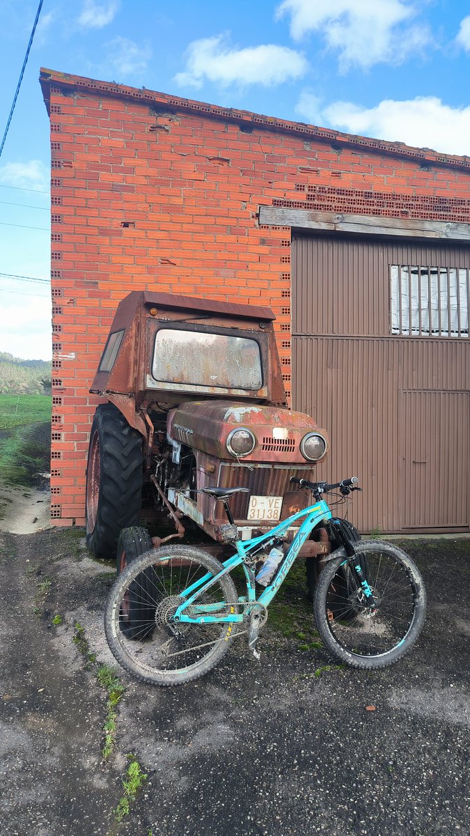 AitorIzquierdo7's tweet photo. Por los montes de casa, disfrutando y en la más absoluta soledad ☺️🚵⛰️🌄
⬇️⬇️⬇️⬇️⬇️⬇️
@ADN_Astur
#adnastur #adnasturguides #mountainguide #guiademontaña #guiadebtt #gravel https://t.co/zbrQylsmN9