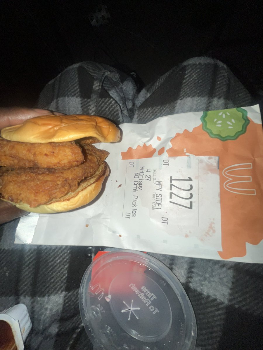 DRNA_100's tweet photo. they gave me two patties for sumn reason but how do i eat it https://t.co/j1bU7nXB4E