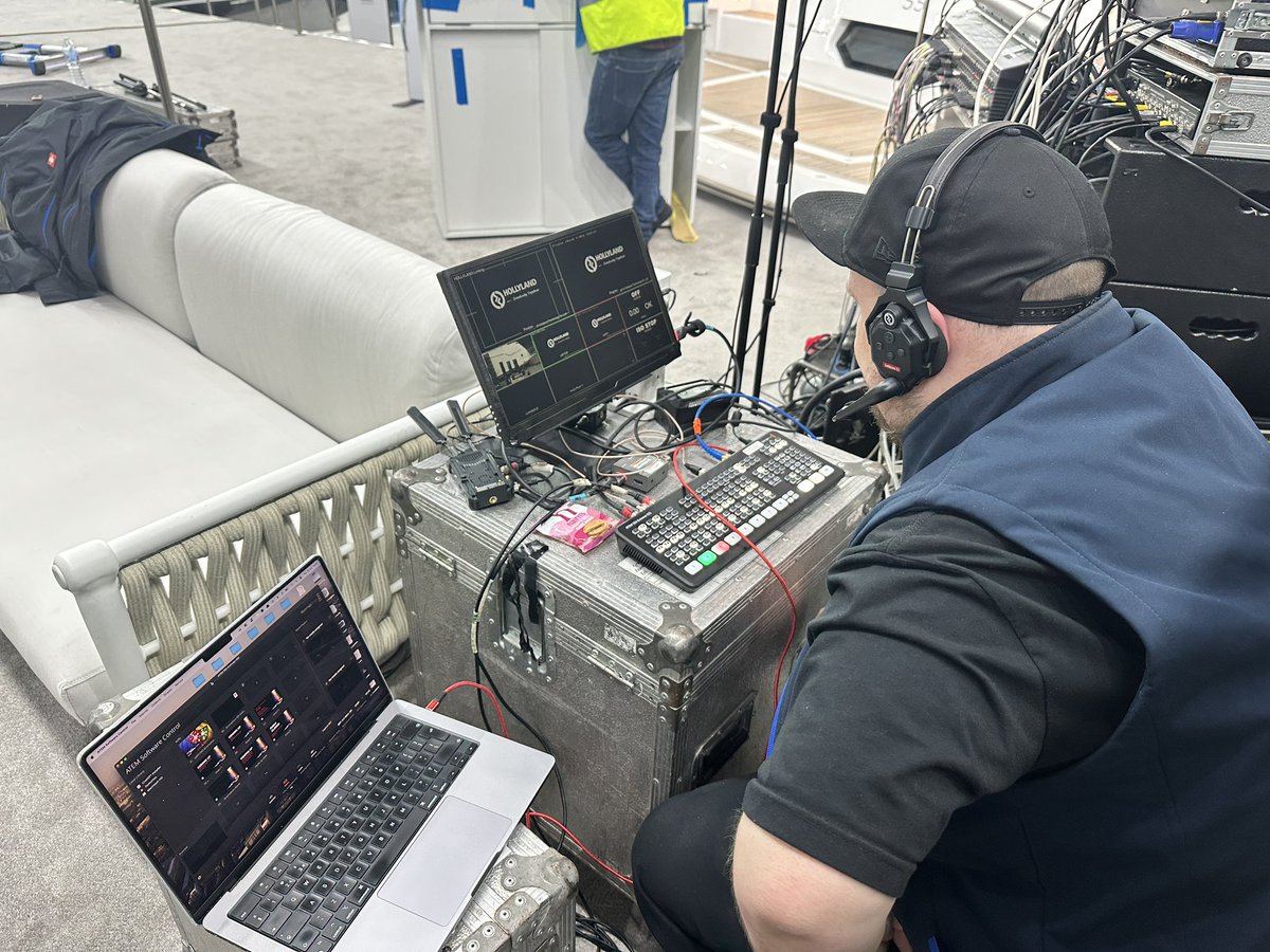 SiTemps's tweet photo. Dรผsseldorf Boat Show - Day 1
#RigDay #cameraoperator #freelancevideoproduction #videoproduction #freelancerlife #setlife #CameraOp
Shooting with #dancingsquirrel & @MoonshineProdUK https://t.co/UtN05KUWcO