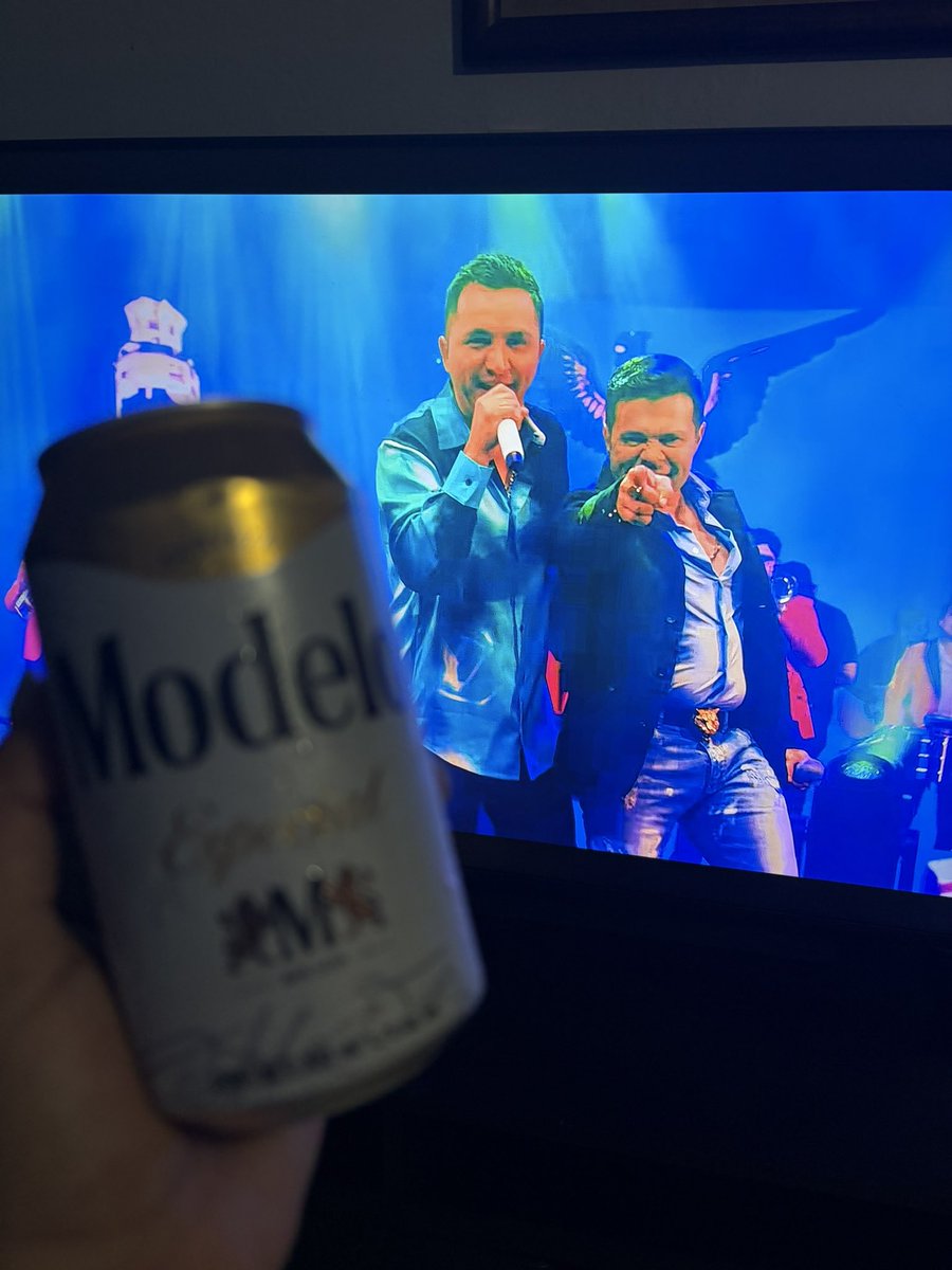 Paola_DM95's tweet photo. Aquí claramente me están señalando porque saben que el 14 de marzo en Tapachula me voy a tomar muchas solo por escucharlos 😏😎🙊😂 #LaMasFan #Juntos @j_medina37 https://t.co/lNzhAjLpZP