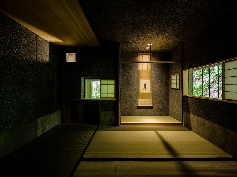 tecture1's tweet photo. 邸宅巣箱＋五十嵐悠介建築事務所が神奈川県で設計した〈茶室コンクリ庵〉を掲載。 
https://t.co/ypnQg7dyY2
現代的マテリアルで置換した茶室空間。 #TECTURE　Photographs: Kentaro Nemoto | 根本健太郎 https://t.co/kDaqHNkpW9