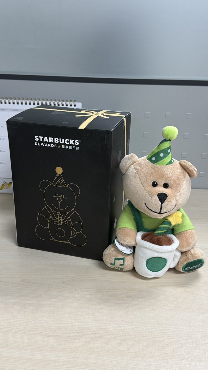 satoshi_readygo's tweet image. 昨日はひとりぼっちの誕生日ですが、スマホにスタバから「プレゼントを送る」という連絡がきて、届いたのは可愛いぬいぐるみでした
ありがとう😊STARBUCKS☕️
・:*+.(( °ω° ))/.:+
