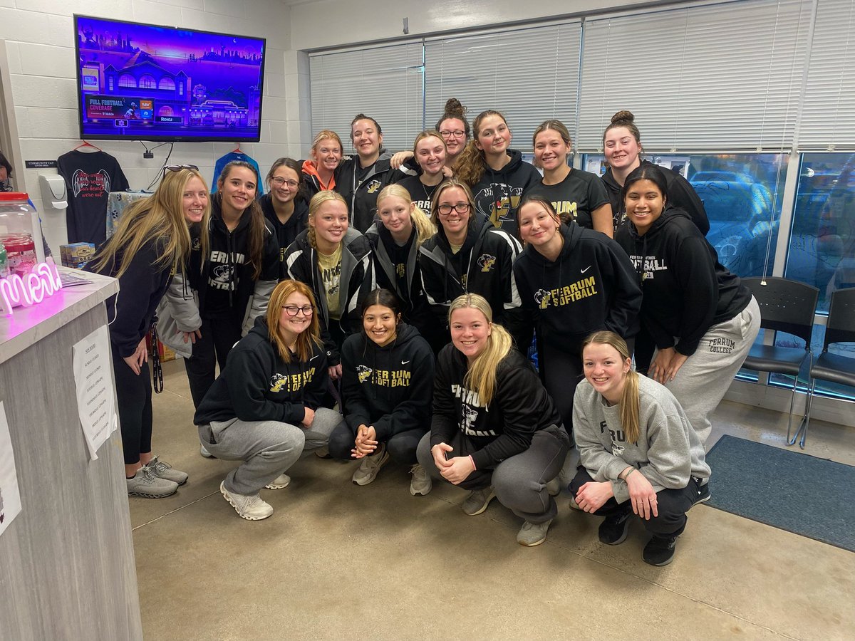 Coachjosh8's tweet photo. From the field to the shelter! Our team had such a great time volunteering at the Franklin County VA Animal Shelter! A huge thank you to Franklin County VA Animal Shelter for having us! 🐶🖤🐈🐾 #givebacktothecommunity #ferrum #spreadlove https://t.co/HfJyyaVdY2