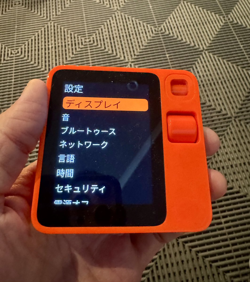 rabbit R1 日本語対応アップデートが来ていた様子