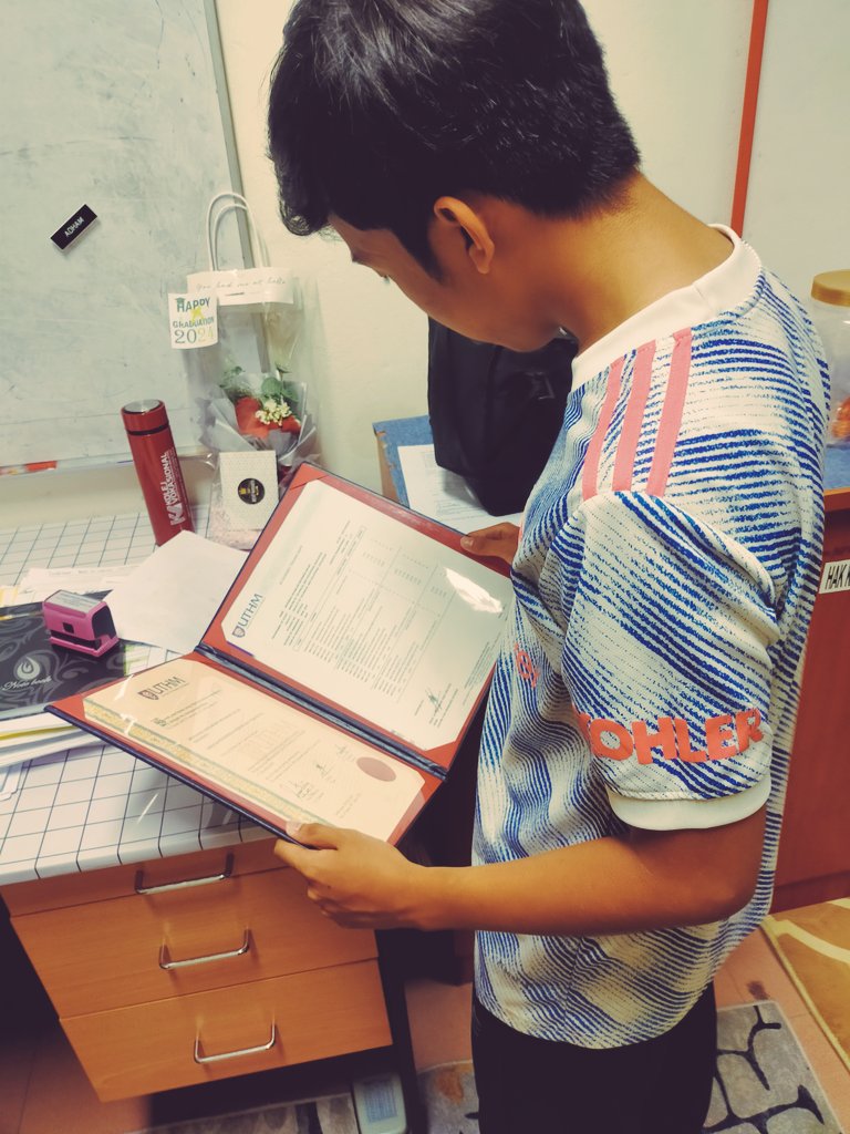 MAD_D4H4M's tweet photo. Kita bagi saja, sebab nak tengok Sijil Master... https://t.co/hxY3YEHIvU