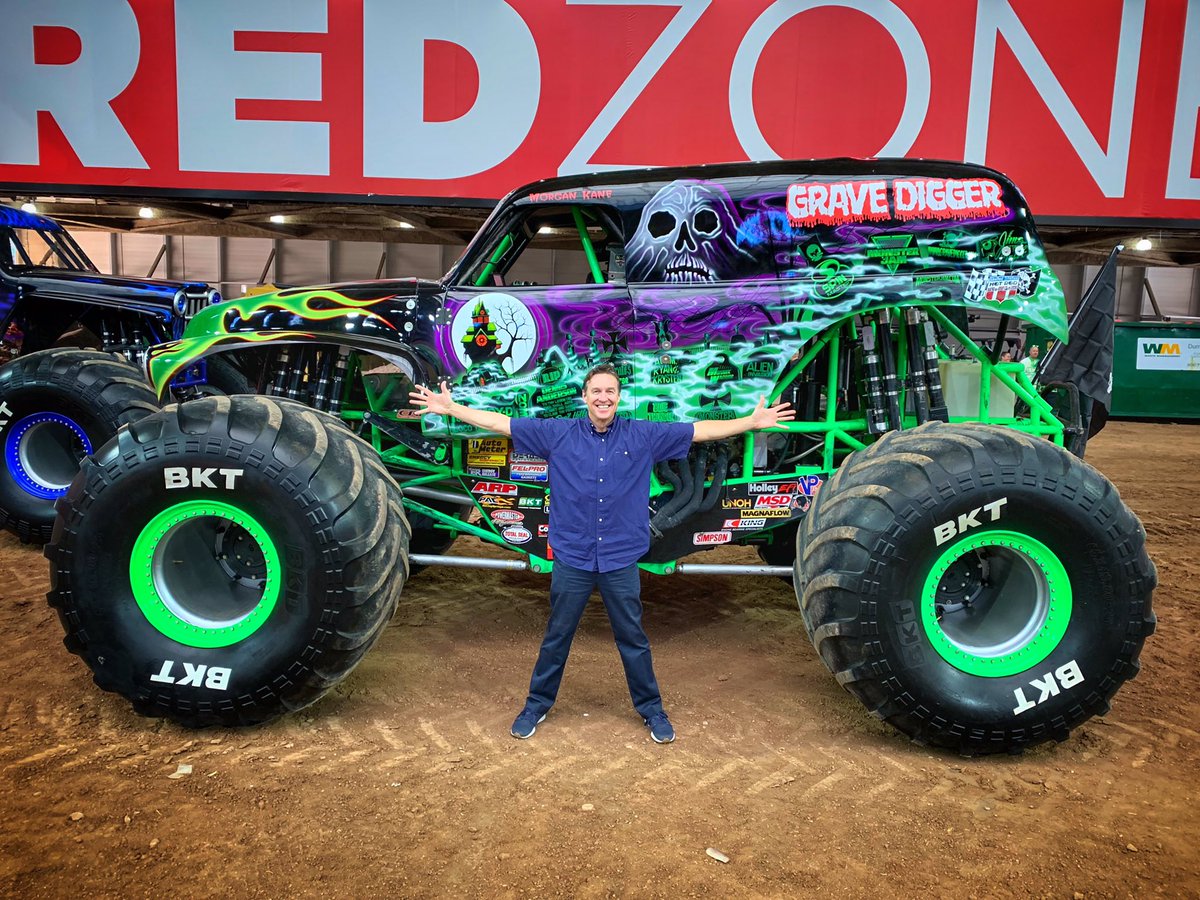 Under the lights, the giants awaken.🔥 @monsterjam returns to @glendaleaz for an adrenaline-charged weekend at @statefarmstadium on Saturday, February 8! 🔥🛞 

⏰ EVENT DETAILS ⬇️
Event Begins: 5pm

📍1 Cardinals Drive, Glendale, AZ 85305
.
.
.
📸: @tomfergusfox10 #GrowGlendale