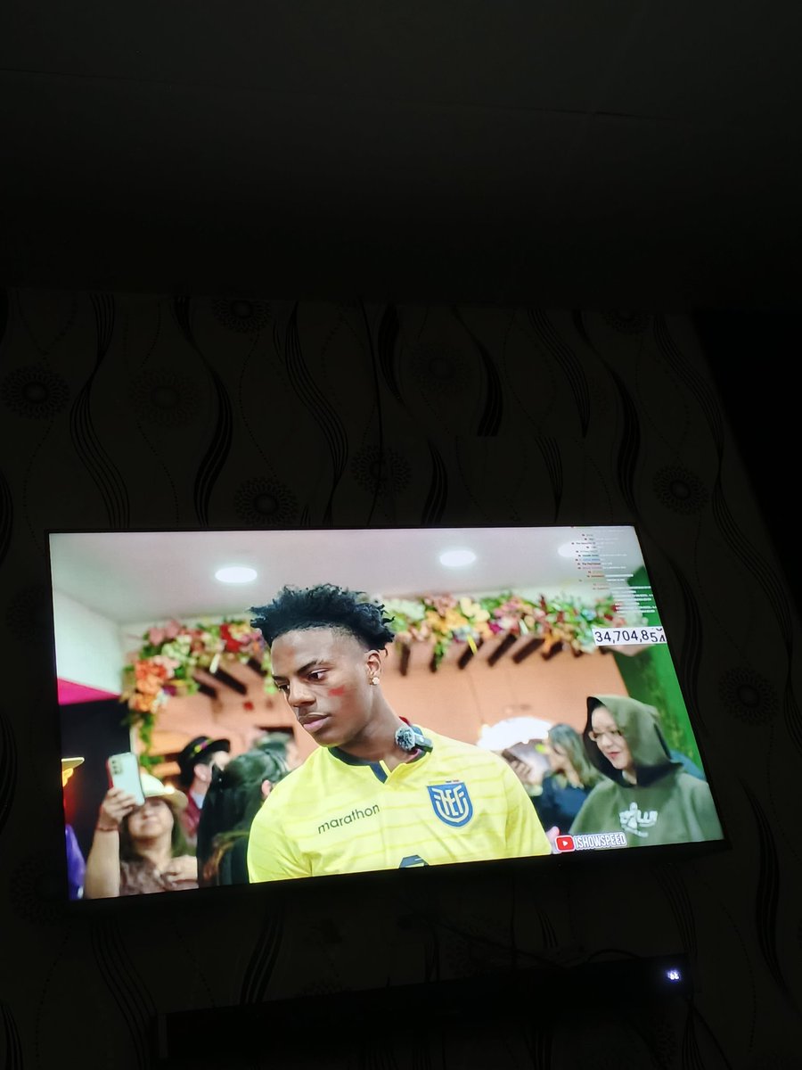 Fabian_281's tweet photo. Viendo el stream de Speed me pude dar cuenta que el país 🇪🇨 necesita mejores antenas de Internet 😞
Speed esperando su cuy xd https://t.co/PeNi39k7lG