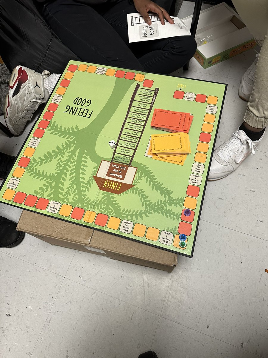 RidgeInteracts's tweet image. #MentalHealthAwareness stays active all year throughout the @Southridge_SHS community - from our monthly Zoom sessions to #Chat&Chews to our Mental Health Club Game Sessions - Mental Wellness is our priority! #SpartanBuildUSA 🔴⚫️🔴⚫️