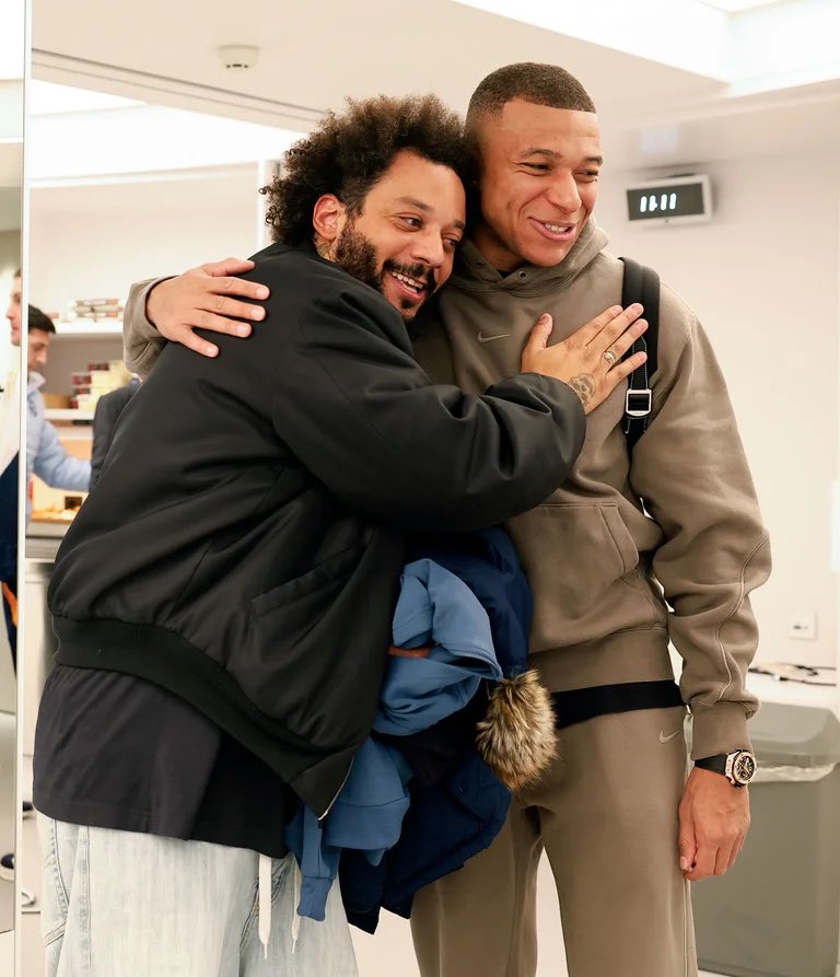 Madridismoreal's tweet photo. Marcelo y Kylian Mbappé ✨ https://t.co/SqA5sMWD0C