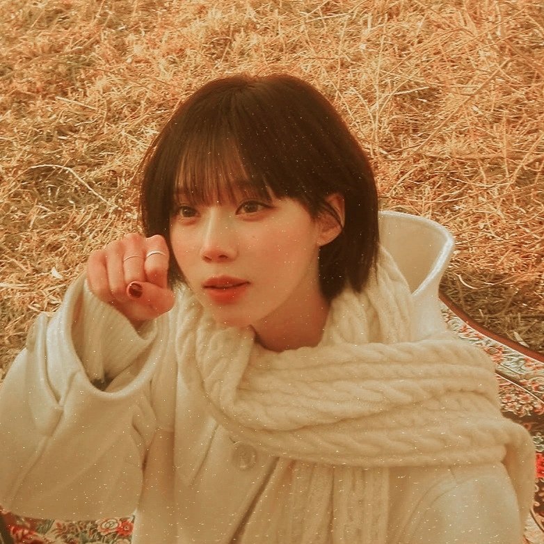 ⠀

⠀⠀MARY-JANE SONG、송민주.⠀

⠀⠀WITH⠀GREAT⠀POWER、
⠀⠀COMES⠀GREAT⠀RESPONSIBILITY.⠀

˚₊·♥︎⁀➷⠀also known as "MJ". part-time barista and university student. double majoring in literature &amp;&amp;. journalism. hopeless romantic.

⠀