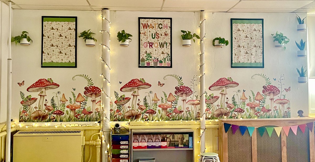 franklin_school's tweet photo. The STEM enrichment program, under the direction of Mrs. Tulloch, collaborated with her students to create a mural for Miss Mantione’s kindergarten classroom. We can’t wait to watch them grow! https://t.co/qVdpWXSiOq