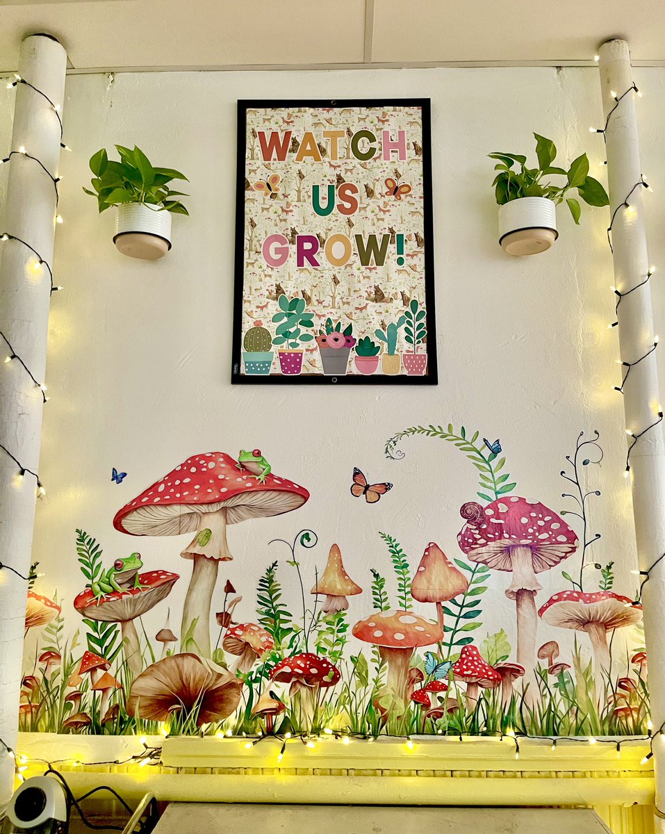 franklin_school's tweet photo. The STEM enrichment program, under the direction of Mrs. Tulloch, collaborated with her students to create a mural for Miss Mantione’s kindergarten classroom. We can’t wait to watch them grow! https://t.co/qVdpWXSiOq