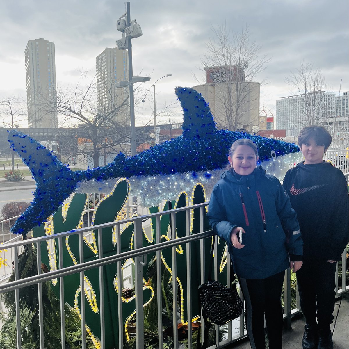 Prepare to be mesmerized this PA Day at <a href="/RipleysAquaCA/">Ripley's Aquarium of Canada</a> (AD)
🌊
✨Get to touch modern-day dragons🦎
✨Become one with the sharks and turtles in the 
       Dangerous Lagoon
✨Relax at Planet Jellies and take in their spellbinding 
       movements🐙

Fun for kids, teens &amp; adults