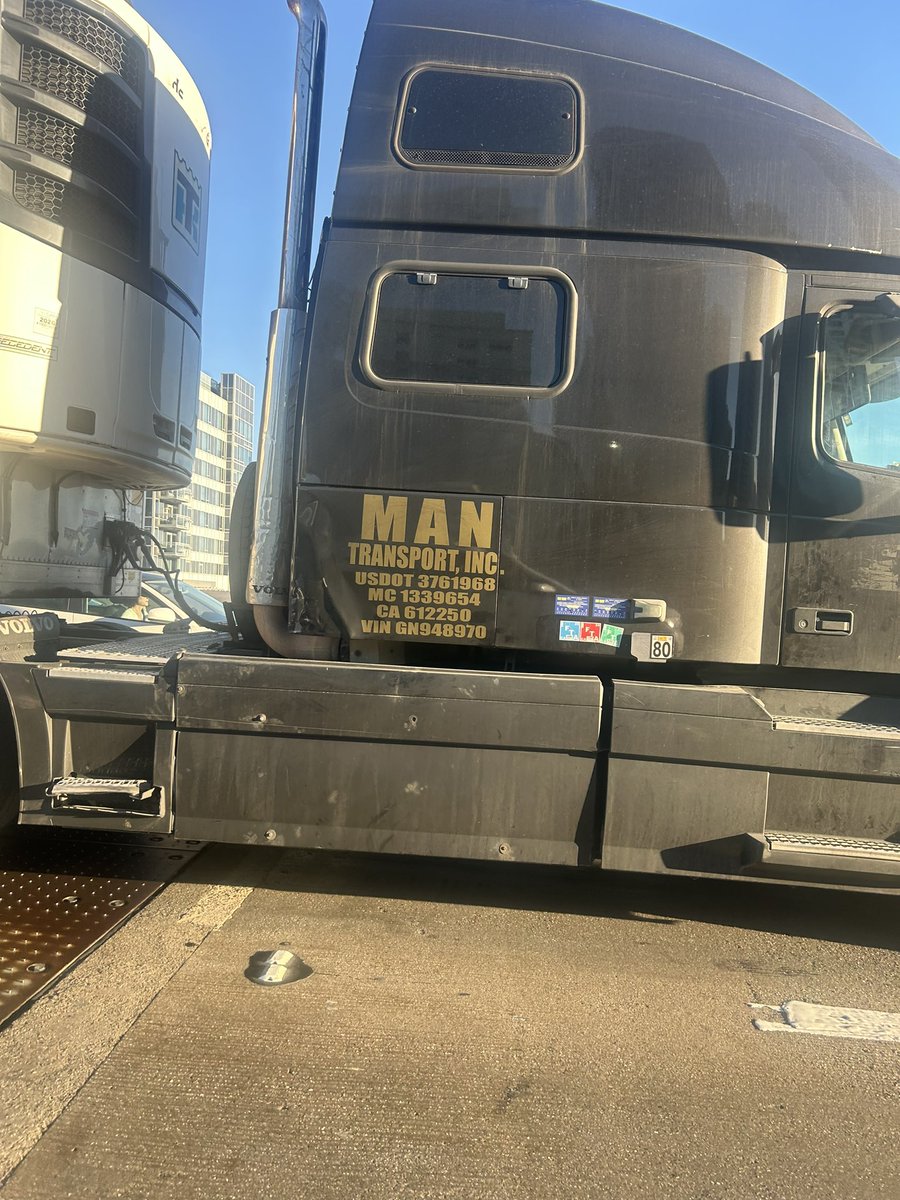 Cityboy4152's tweet photo. Report this truck https://t.co/r9Zm3482RQ
