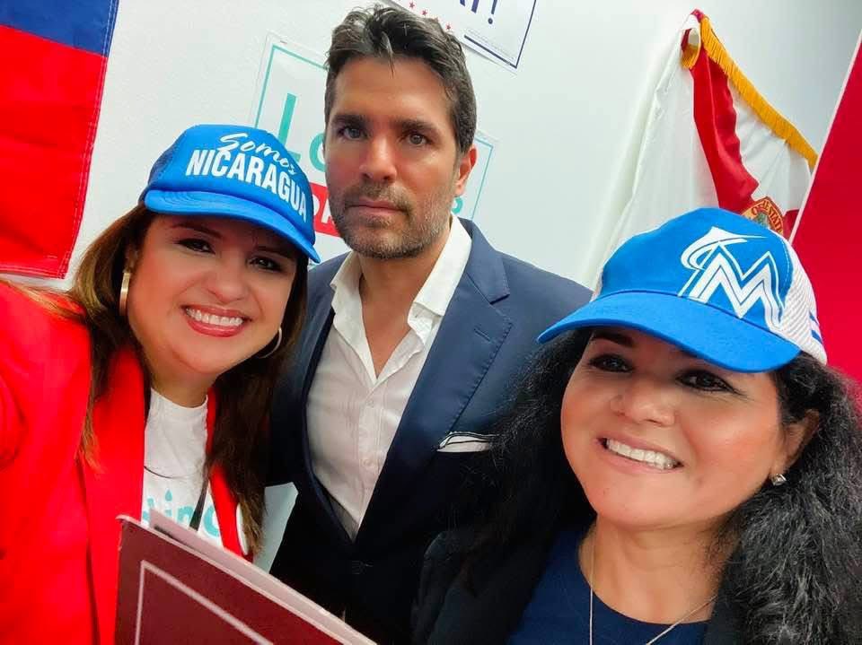 AidaCarrion1's tweet photo. #NICASFORTRUMP 🇳🇮🇺🇸listas para ir apoyar a nuestro presidente @realDonaldTrump a su inauguración presidencial.
Ahí estaremos apoyando nuestros valores Republicanos poniendo en alto nuestra bandera AZUL Y BLANCO que representa a nuestra amada Nicaragua y la Americana 🇺🇸 que nos adoptó en esta gran nación. #NicasAmericanos #OrgullososNicasRepublicanos #MujeresPorTrump