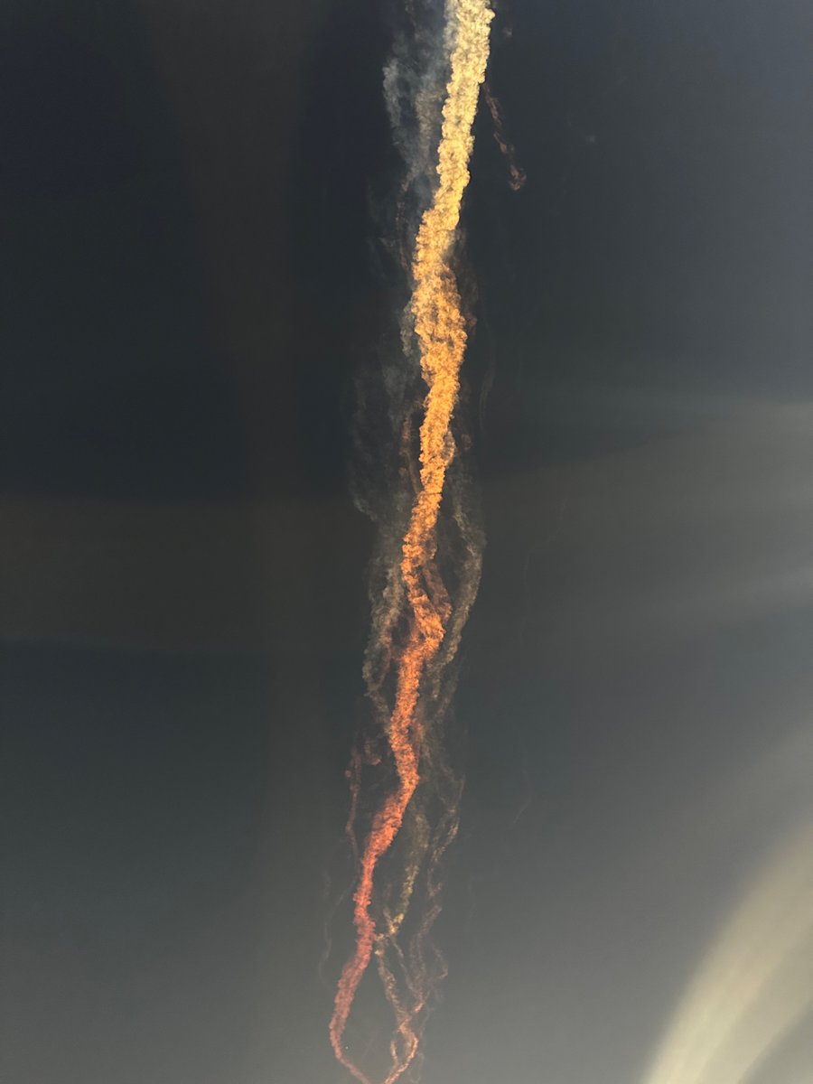 Naomilovesyou's tweet photo. Insaaaaane. We had no idea what was happening- turns out it was Elon Musk’s spacex starship launch top exploding when entering the earth at Turks &amp; Caicos??? #SpaceX #turksandCaicos https://t.co/6L9d0IsHVN