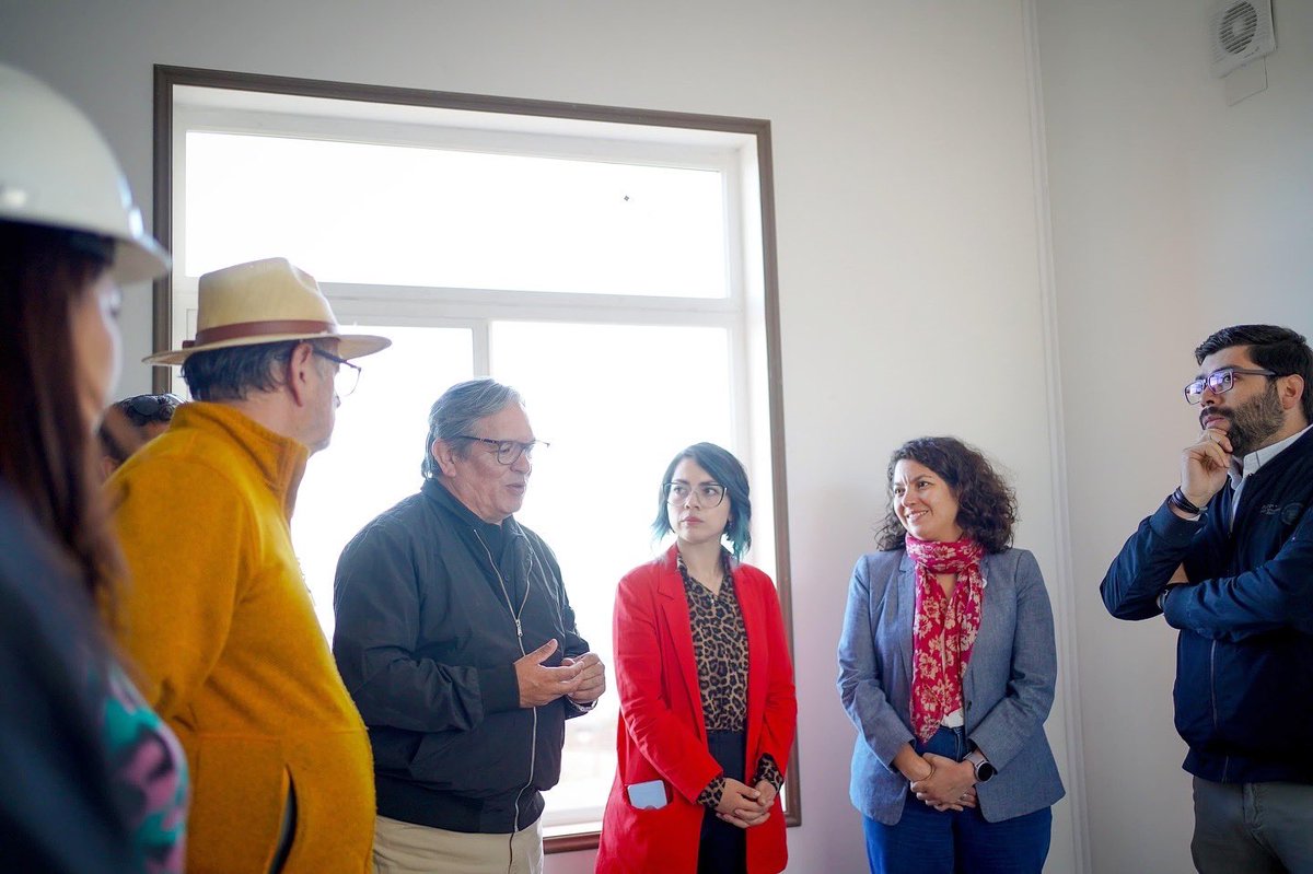 MDSLosLagos's tweet photo. ✨ ¡Primera jornada de trabajo en #Chiloé! El Seremi Enzo Jaramillo Hott y la Ministra Javiera Toro Cáceres iniciaron con saludo al Alcalde de #Quellón, Claudio Barudy luego visitaron el Centro Comunitario de Cuidados de #Quellón, que ya tiene un 96% de avance en su construcción https://t.co/48P09vPJd9