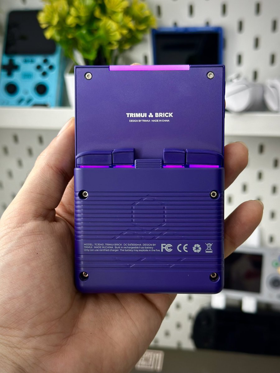 MiyooMiniPlus's tweet photo. The Trimui Brick has me in love with how beautiful this console looks and its screen looks so colorful! 🔥

Link: https://t.co/NvAtubmqCE

#trimui #trimuibrick #anbernic #rg35xx #miyoo #retrohandheld #portableconsole #gameboy https://t.co/bmUTA7Drfr