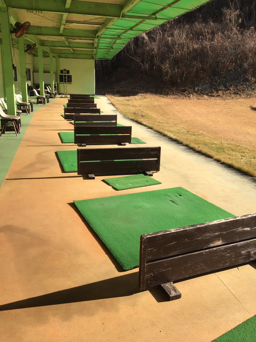 ohito_g's tweet photo. 凍ってます🧊寒い朝です🥶おはようございます✨大仁ゴルフガーデンです⛳️
手足末端まで冷えますね❗️準備運動してから動きましょう‼️
本日も通常営業中です⛳️よろしくお願いします🙇 https://t.co/EhcZwZCF4s