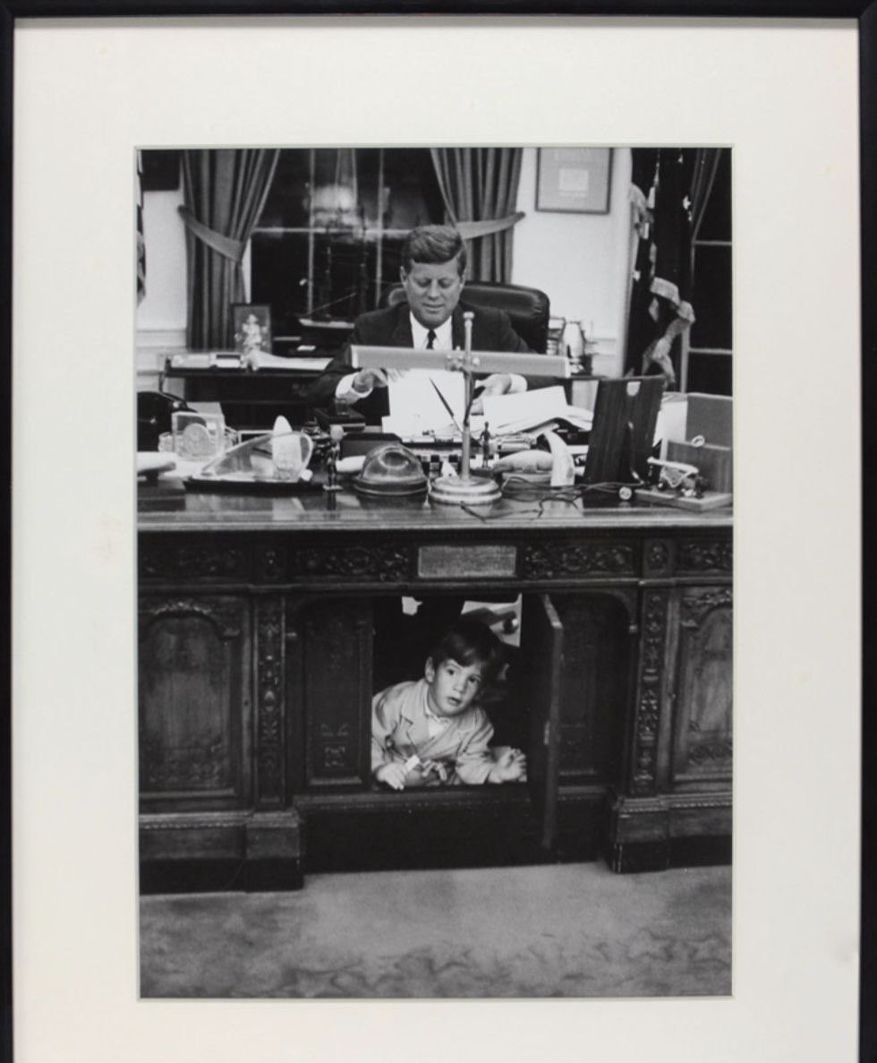 LightOverLies's tweet image. Ivanka Trump posted memories from her dad's inauguration, one of the pics was her daughter underneath the resolute desk, the same desk JFK Jr was shown in. Also, if you look closely the photo is at camera gallery 69…🔥🔥
#EverythingHasMeaning #ThereAreNoCoincidences #DirectComms