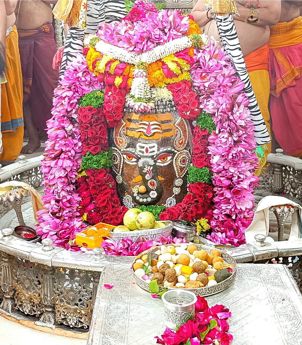 12Jyotirling's tweet photo. श्री महाकालेश्वर ज्योतिर्लिंग जी के आज के भस्म आरती श्रृंगार दिव्य दर्शन 17.01.2025 https://t.co/V88WpYvw7v
